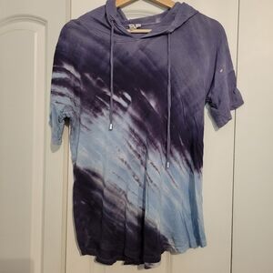 Juniors Cable and Gauge Size Small Tie Dye Hooded T-Shirt 🎉